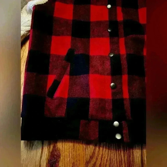 FOREVER 21 - Red and Black Plaid Jacket with
Sweater Sleeves - Medium - Picture 5 of 12